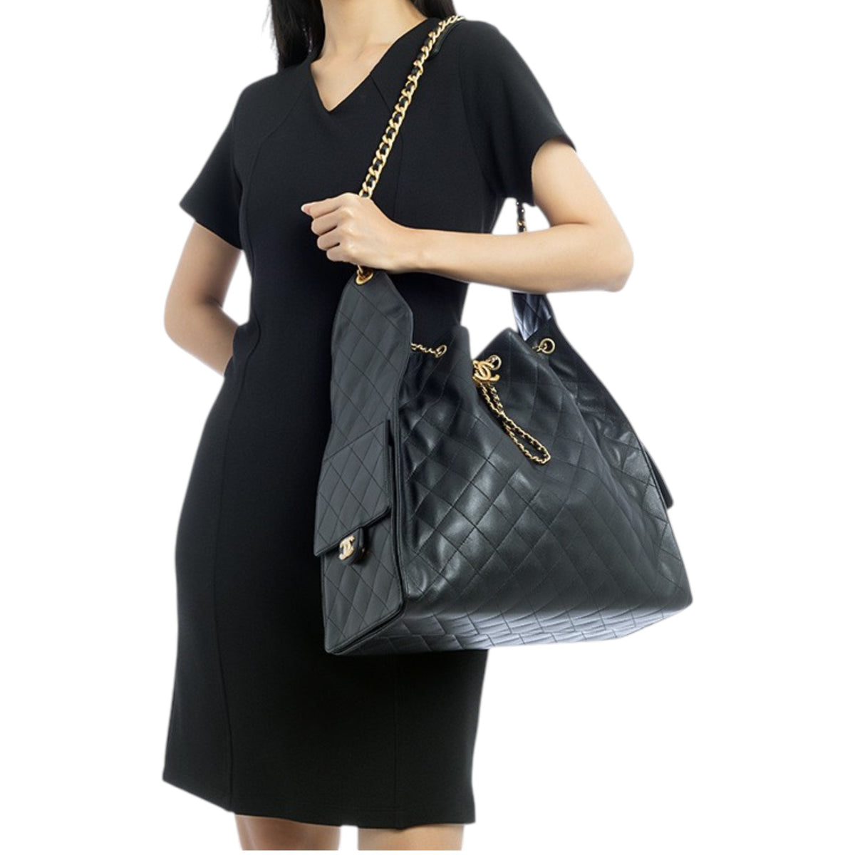 C.H.A.N.E.L 25 Handbag Black
